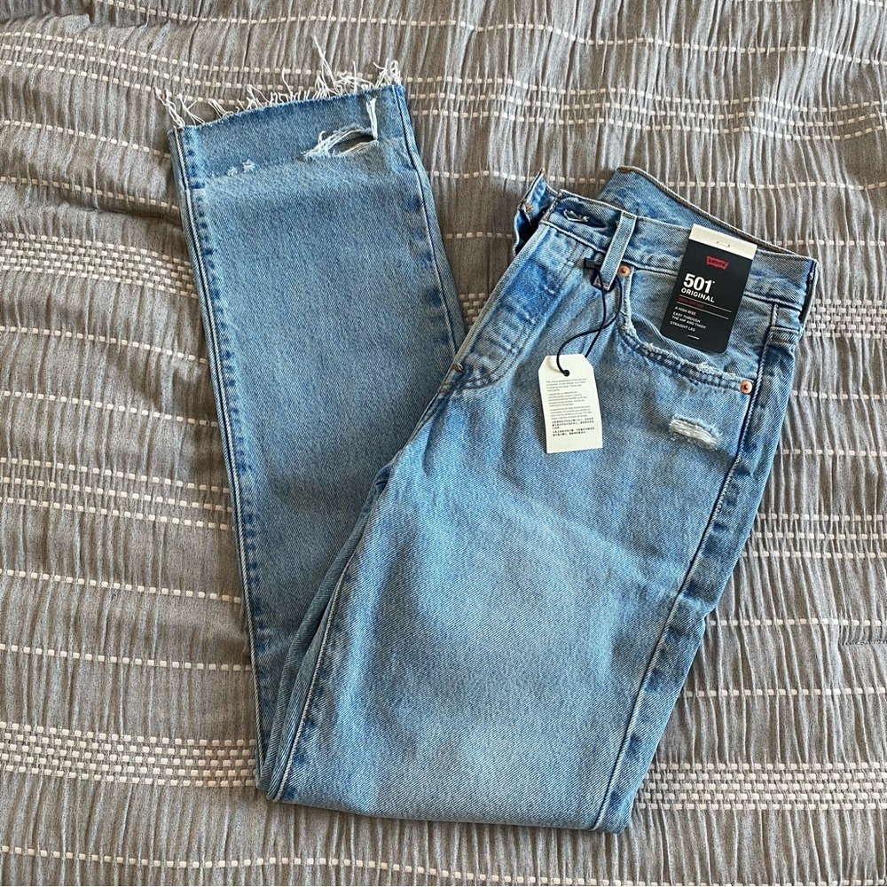 NWT Levi’s 501 Original Jeans Outside Theater Light Wash Straight Leg Denim 28 - Picture 8 of 15